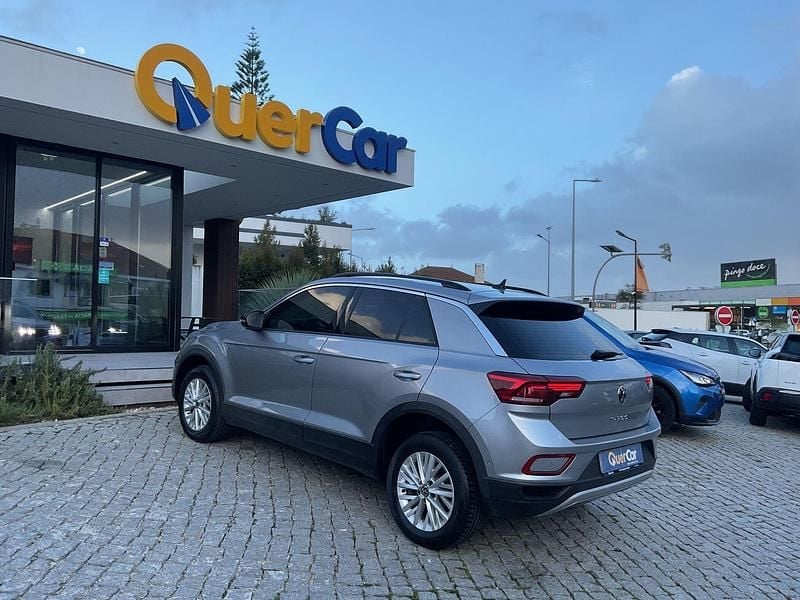 Usado VW T-Roc 110 HP (80 kW) 2023 Cinza SUV