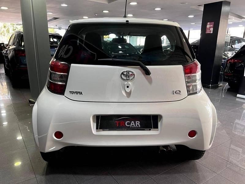 Usado Toyota iQ 68 HP (50 kW) 2009 Branco Citadino