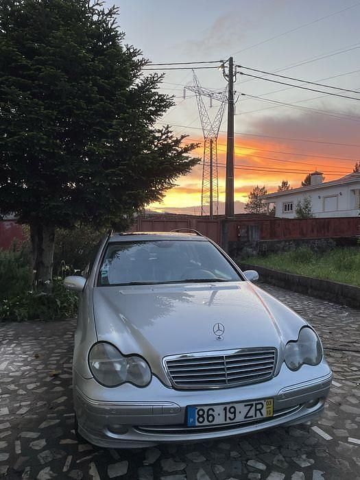 Usado 2003 Mercedes C270 Avantgarde Sedan | € 6.000 - Imagem 1/4