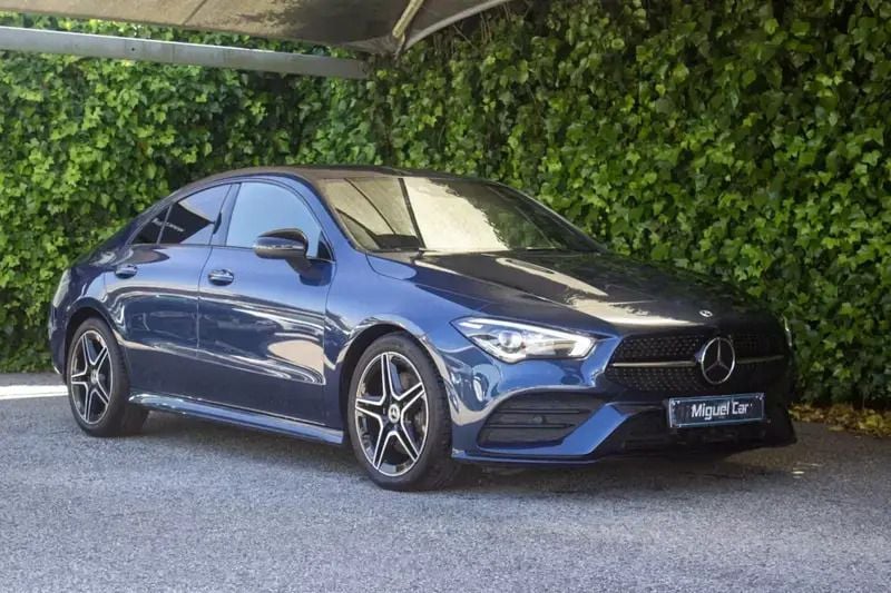 Azul Usado 2019 Mercedes CLA200 AMG line Sedan | € 34.990 (Preço elevado) - Imagem 1/4