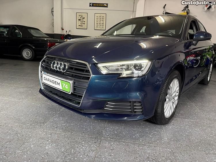 Usado Audi A3 Sportback 110 HP (80 kW) 2016 Azul Citadino