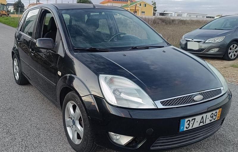 Usado 2005 Ford Fiesta Sedan | € 1.800 - Imagem 1/4