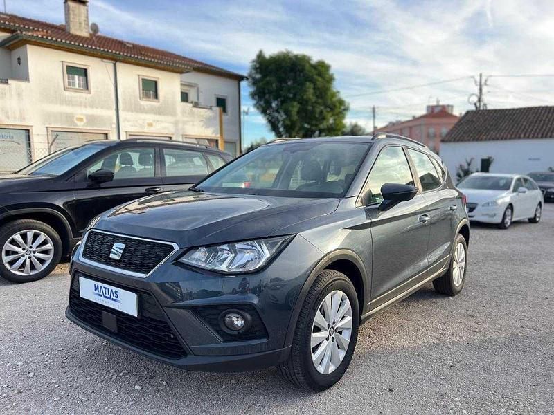Cinzento Usado 2019 Seat Arona SUV | € 14.850 (Preço justo) - Imagem 1/4