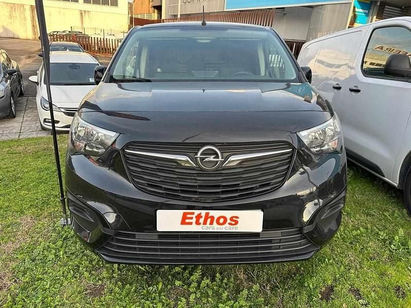 Usado Opel Combo 102 HP (75 kW) 2021 Preto Monovolume