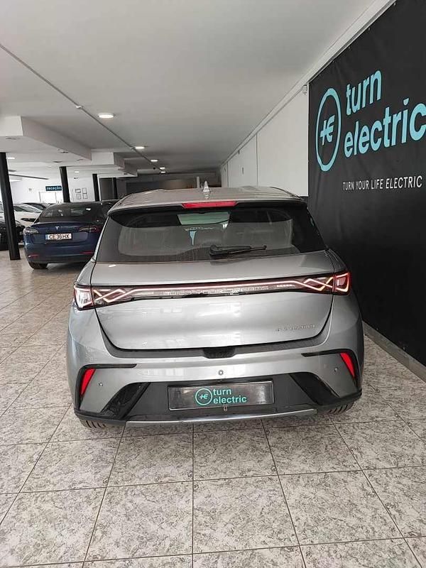Usado BYD Dolphin 150 kW (204 HP) 2023 Cinzento Citadino