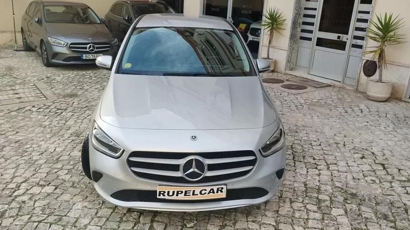 Usado Mercedes B180 Business 116 HP (85 kW) 2021 Cinza prata Monovolume
