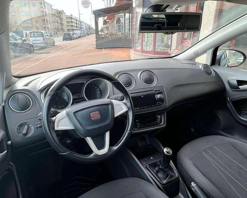 Usado Seat Ibiza 70 HP (51 kW) 2011 Preto