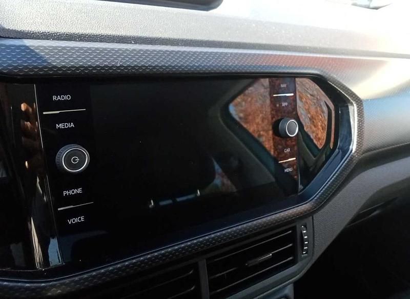 Usado VW T-Cross Life 95 HP (69 kW) 2022 Verde SUV