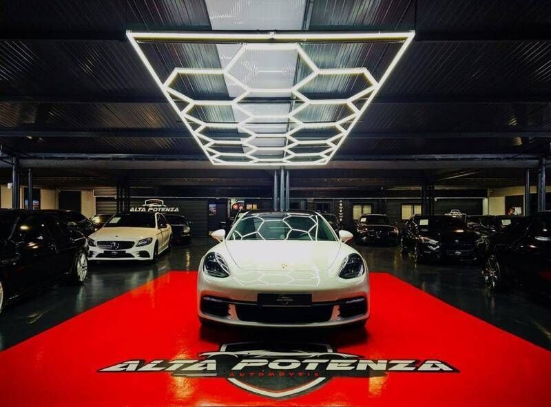 Usado Porsche Panamera 462 HP (339 kW) 2018 Branco Sedan