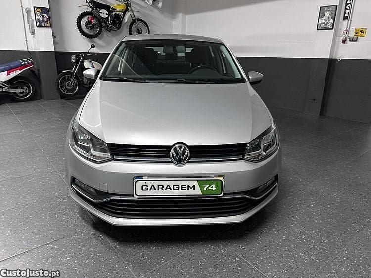 Cinza Usado 2016 VW Polo LOUNGE Citadino | € 9.750 (Preço justo) - Imagem 1/1