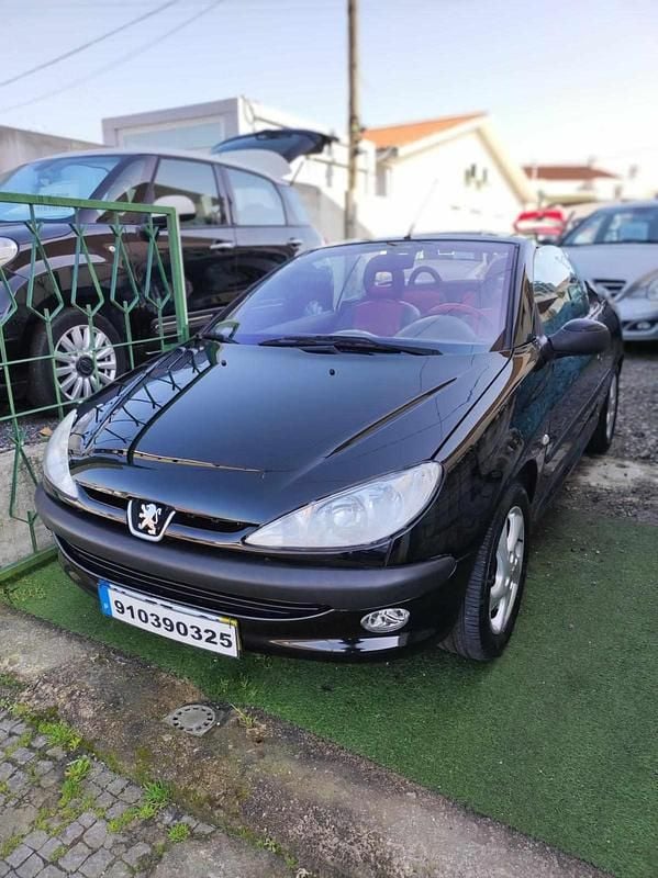 Usado Peugeot 206 109 HP (80 kW) 2001 Preto Cabrios