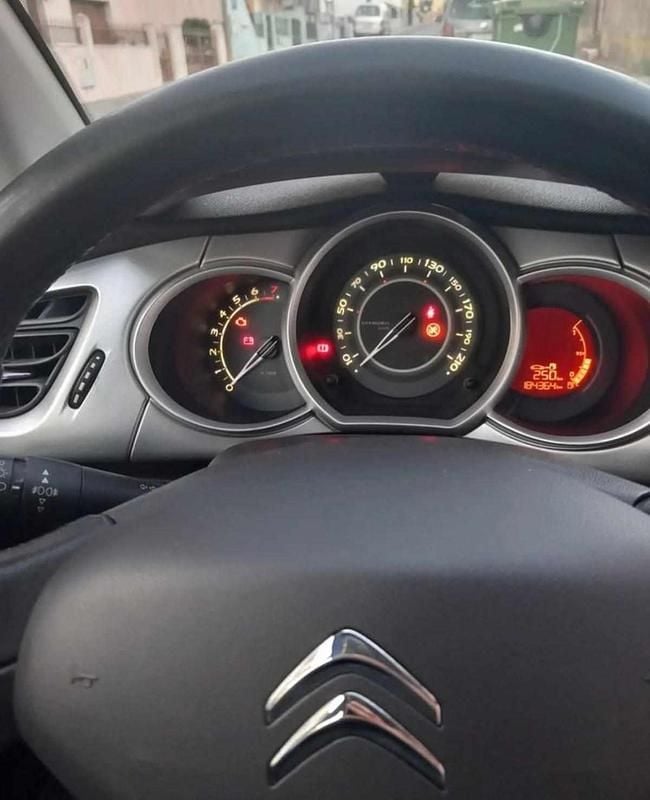 Usado Citroën C3 73 HP (53 kW) 2011 Vermelho Citadino