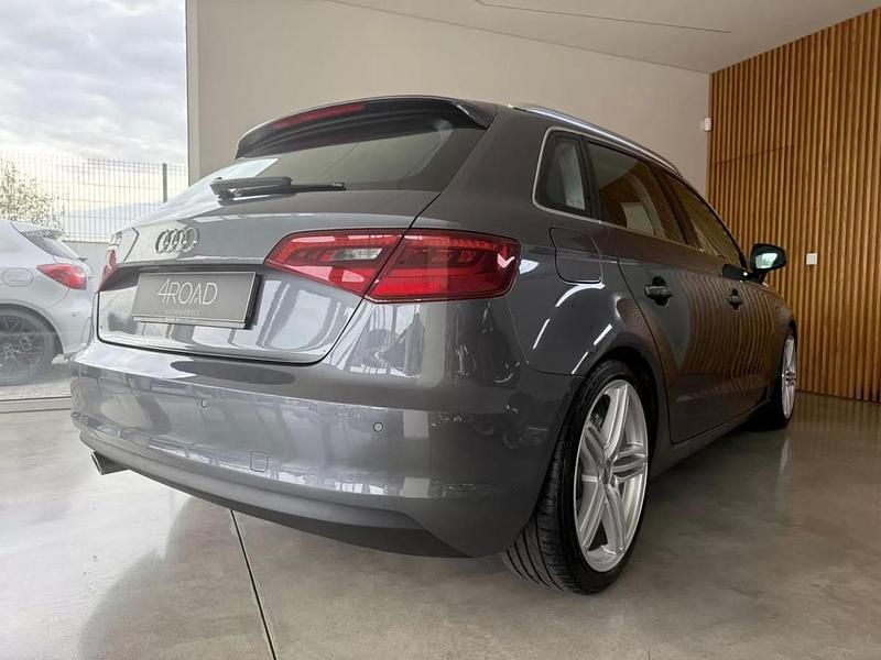 Usado Audi A3 110 HP (80 kW) 2016 Cinzento