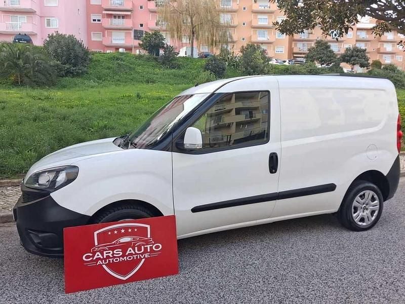 Usado Fiat Doblò 105 HP (77 kW) 2022 Branco Monovolume