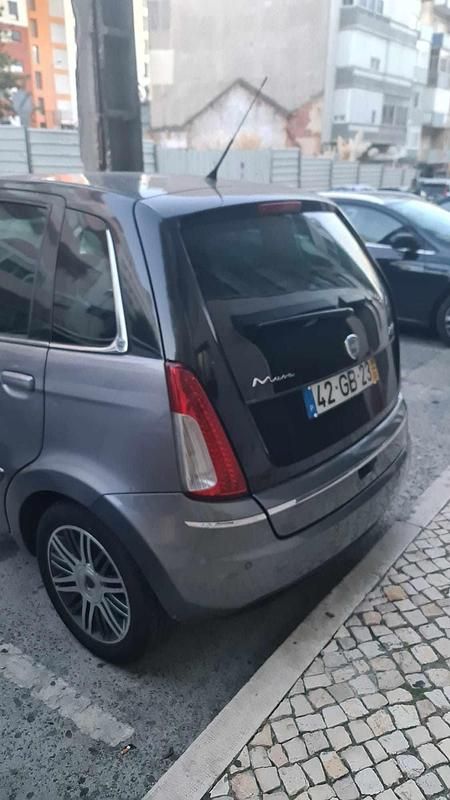 Usado Lancia Musa 70 HP (51 kW) 2007 Cinzento Monovolume