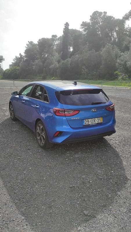 Usado Kia Ceed 136 HP (100 kW) 2018 Azul Citadino