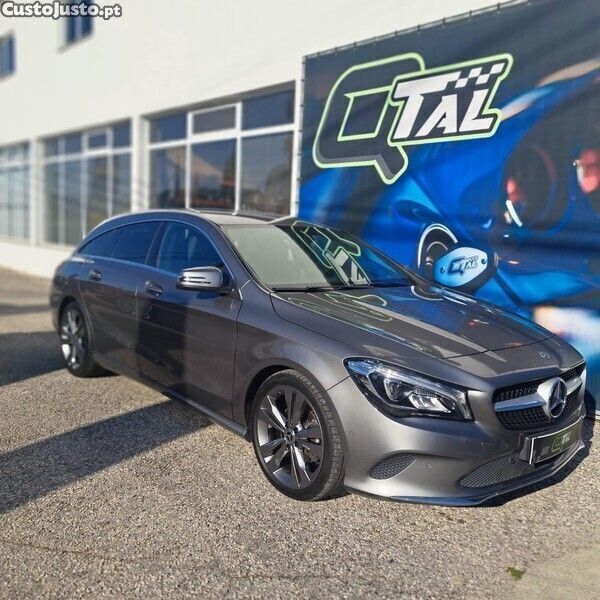 Cinza Usado 2018 Mercedes CLA200 AMG line | € 23.950 - Imagem 1/1