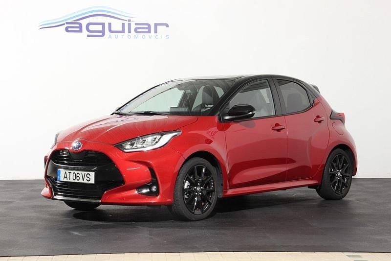 Usado Toyota Yaris Hybrid 116 HP (85 kW) 2022 Vermelho