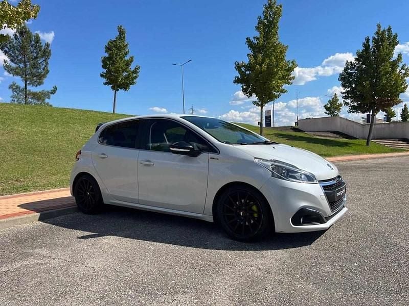 Cinzento Usado 2016 Peugeot 208 Citadino | € 10.950 (Preço justo) - Imagem 1/4
