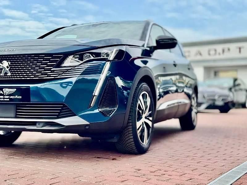 Usado Peugeot 5008 GT 130 HP (95 kW) 2022 Azul Monovolume