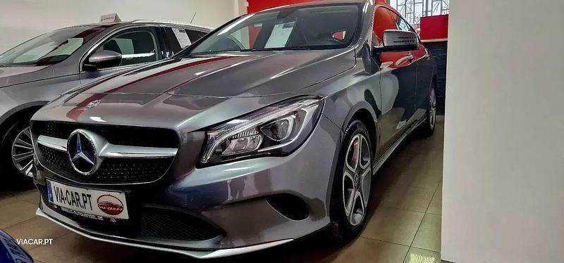 Cinzento Usado 2018 Mercedes CLA200 Shooting Brake Urban Carrinha | € 24.250 (Preço justo) - Imagem 1/4