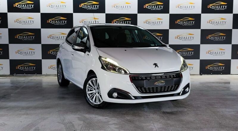 Branco Usado 2017 Peugeot 208 Style Citadino | € 13.750 (Caro) - Imagem 1/4