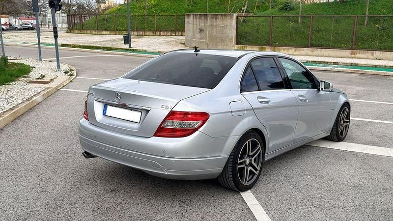 Usado Mercedes C250 204 HP (150 kW) 2009 Sedan