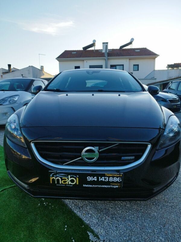 Preto Usado 2016 Volvo V40 R-Design Carrinha | € 14.900 (Bom preço) - Imagem 1/4