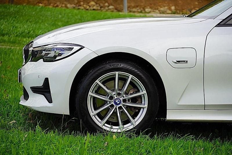 Usado BMW 320e Sport Line 204 HP (150 kW) 2022 Branco Carrinha