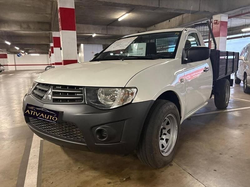 Branco Usado 2014 Mitsubishi L200 Inform Pickup | € 15.750 - Imagem 1/4