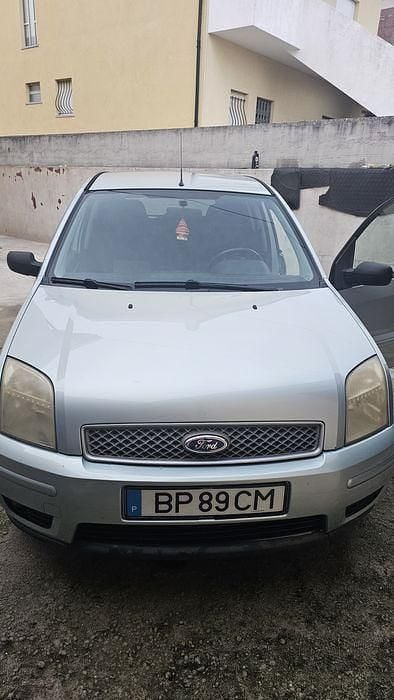 Usado 2004 Ford Fusion Sedan | € 2.250 - Imagem 1/4