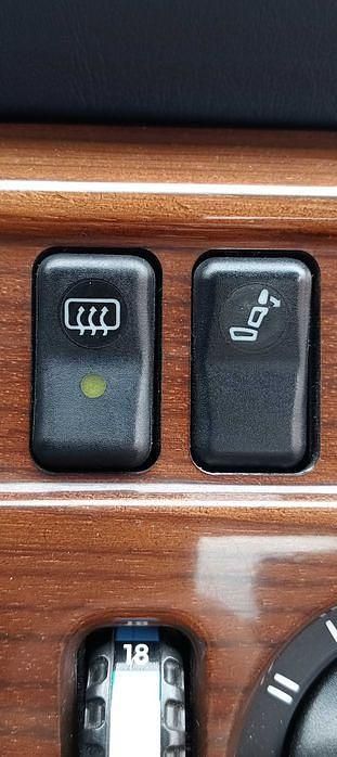 Usado Mercedes 200 109 HP (80 kW) 1989 Sedan