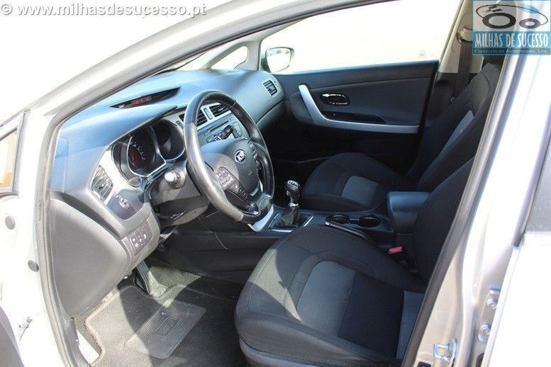 Usado Kia Ceed Sportswagon EX 90 HP (66 kW) 2014 Cinza prata Carrinha