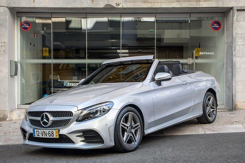 Cinza Usado 2018 Mercedes C200 AMG line Cabrios | € 39.900 - Imagem 1/4