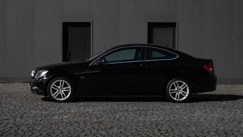 Usado Mercedes C220 163 HP (119 kW) 2012 Preto Coupé