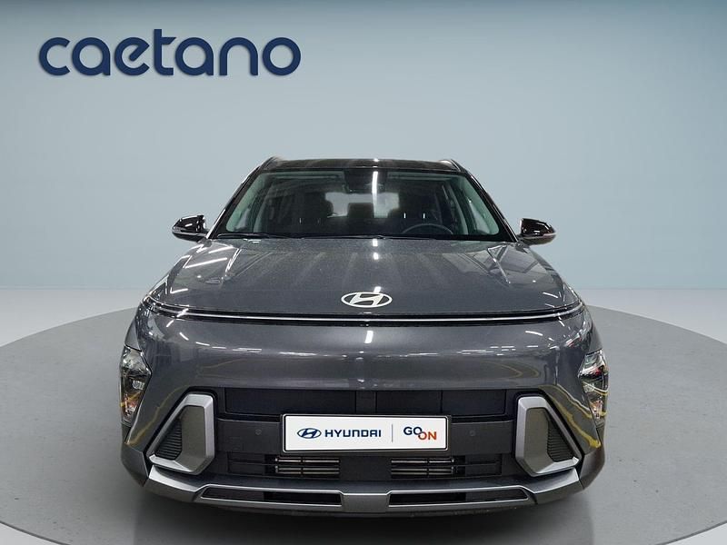 Usado Hyundai Kauai Premium 100 HP (73 kW) 2025 Ecotronic gray/black roof (metalizado) SUV