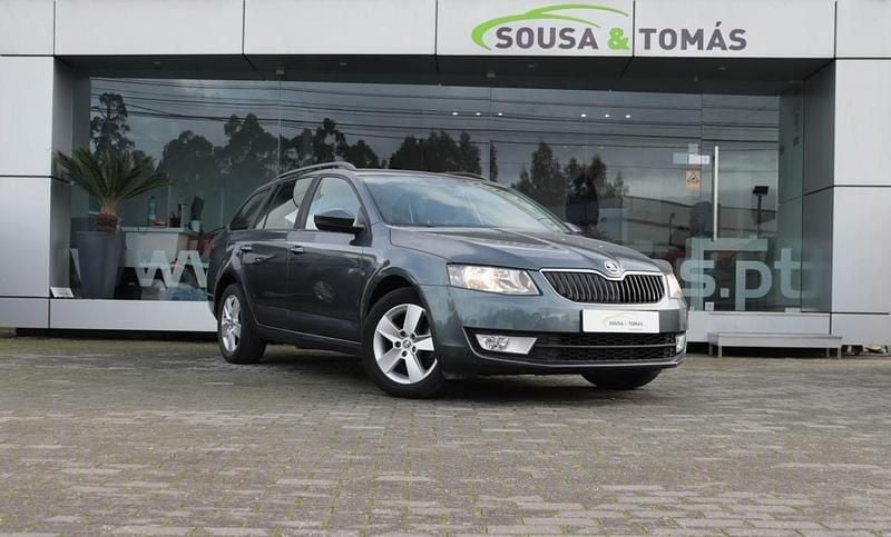 Usado Skoda Octavia 110 HP (80 kW) 2016 Cinzento Carrinha