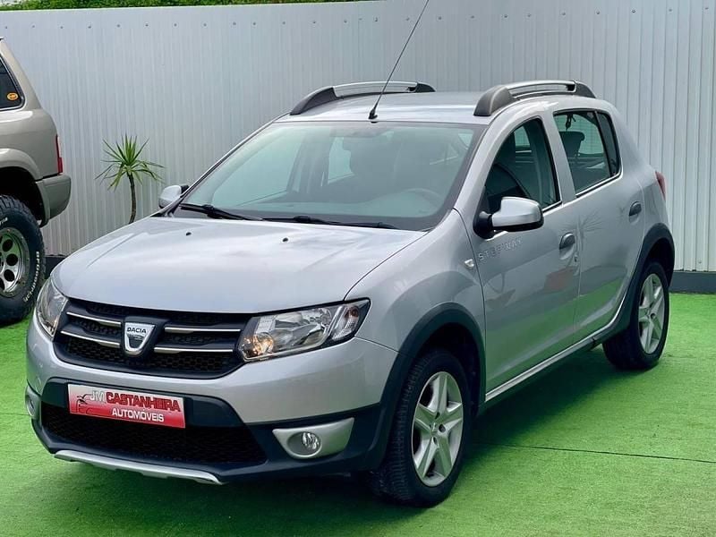 Usado Dacia Sandero Stepway 90 HP (66 kW) 2015 Cinza SUV