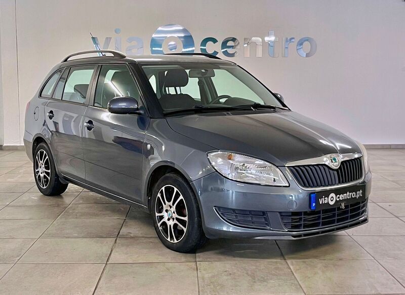 Cinza antracite Usado 2010 Skoda Fabia Ambiente Citadino | € 4.750 (Bom preço) - Imagem 1/4