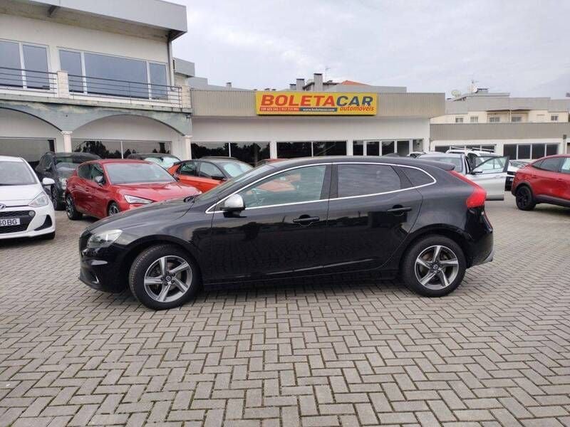 Preto Usado 2016 Volvo V40 R-Design Carrinha | € 16.250 (Preço elevado) - Imagem 1/4