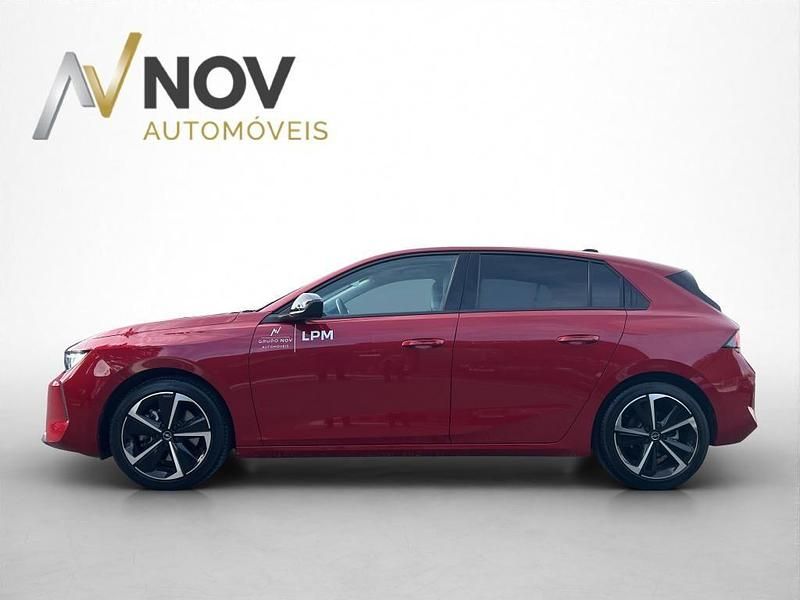Usado Opel Astra Elegance 130 HP (95 kW) 2024 Vermelho