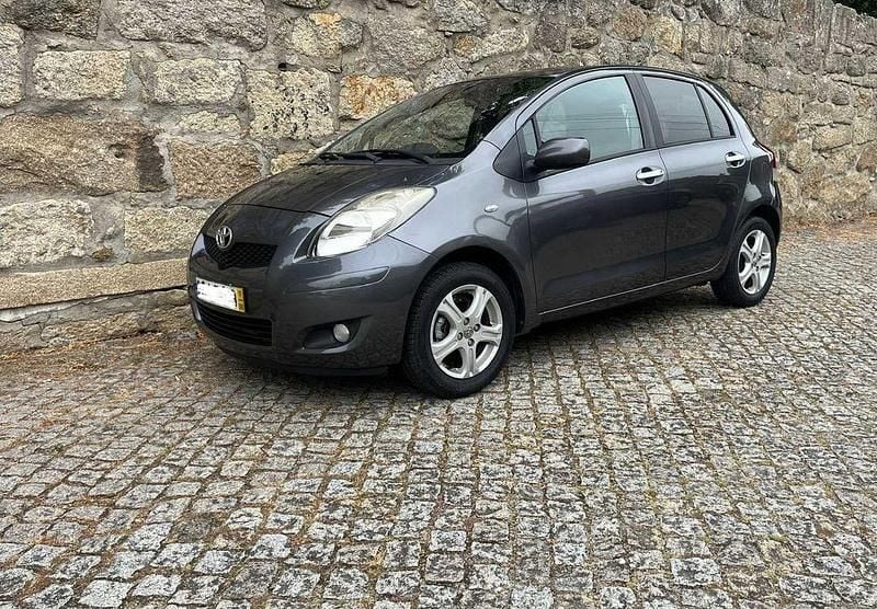 Usado 2011 Toyota Yaris Sport Sedan | € 6.850 (Preço justo) - Imagem 1/4