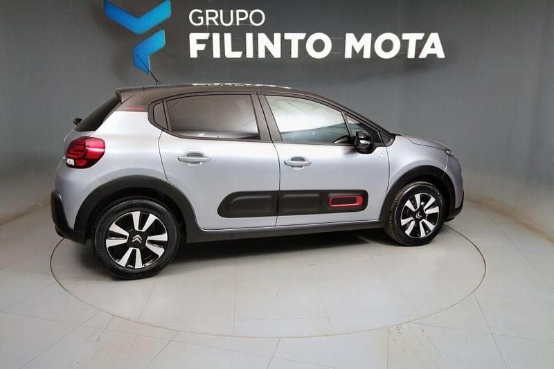 Cinza Usado 2022 Citroën C3 PureTech Citadino | € 12.600 (Preço justo) - Imagem 1/4