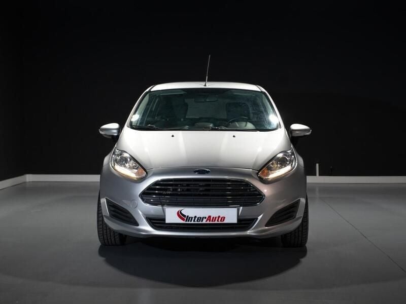 Cinzento Usado 2015 Ford Fiesta Citadino | € 9.750 (Bom preço) - Imagem 1/4