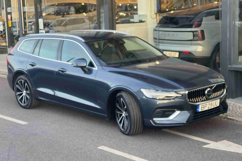 Azul Usado 2024 Volvo V60 Core Carrinha | € 50.499 (Caro) - Imagem 1/4