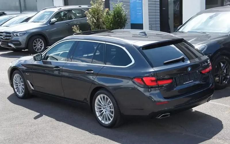 Usado BMW 530e 292 HP (214 kW) 2022 Preto Carrinha