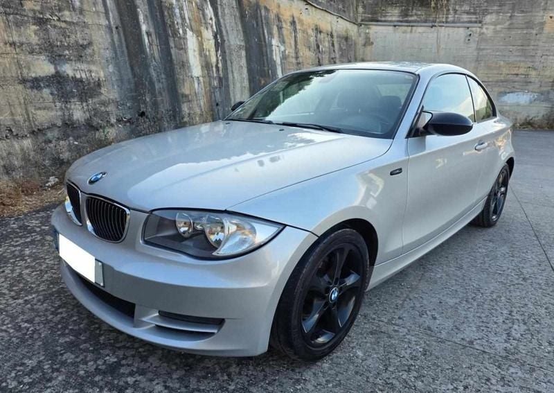 Cinzento Usado 2009 BMW 120 Coupé Coupé | € 7.750 (Super Preço) - Imagem 1/4