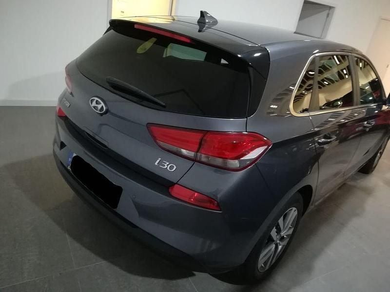 Usado Hyundai i30 120 HP (88 kW) 2019 Sedan