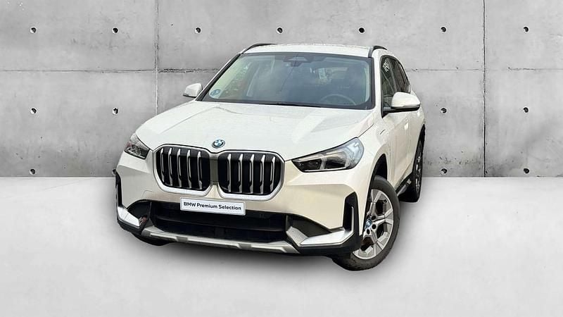 Branco mineral metalizada Usado 2024 BMW X1 Comfort Edition SUV | € 53.946 - Imagem 1/4