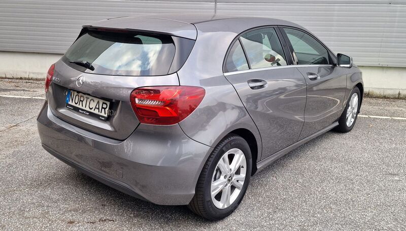Usado Mercedes A180 Style 109 HP (80 kW) 2017 Cinza